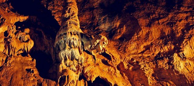 Cave deposits (speleothems) as archives of environmental change